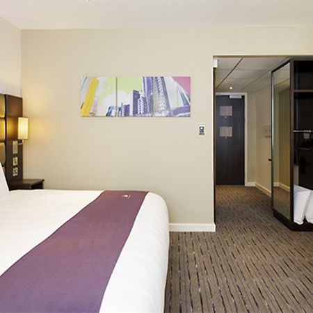 Premier Inn Premier Inn Bagshot Zewnętrze zdjęcie