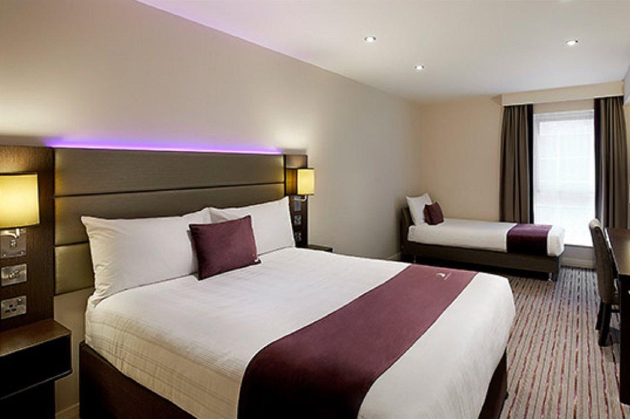 Premier Inn Premier Inn Bagshot Zewnętrze zdjęcie