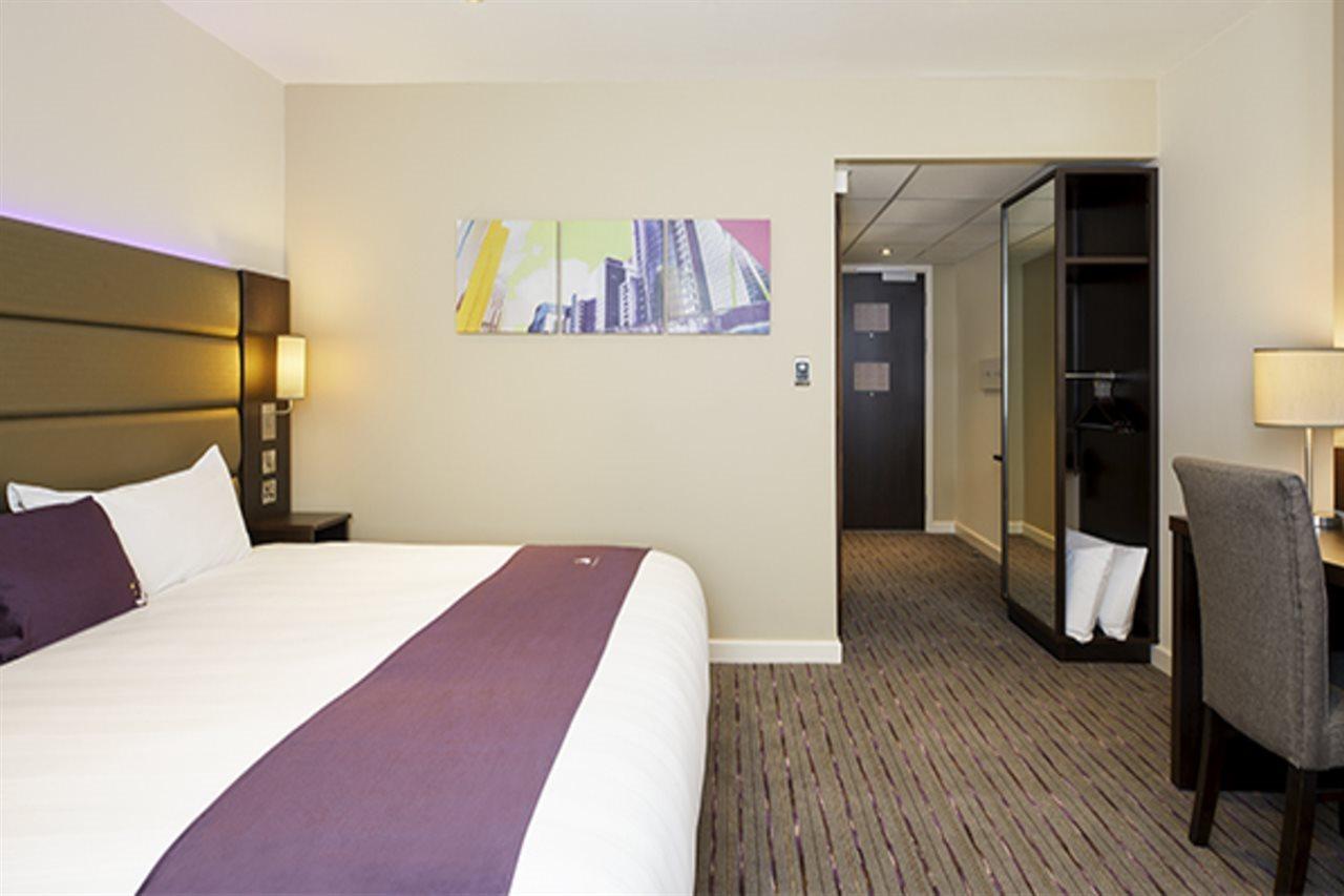 Premier Inn Premier Inn Bagshot Zewnętrze zdjęcie
