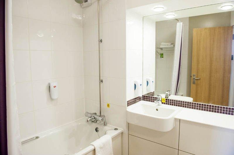Premier Inn Premier Inn Bagshot Zewnętrze zdjęcie