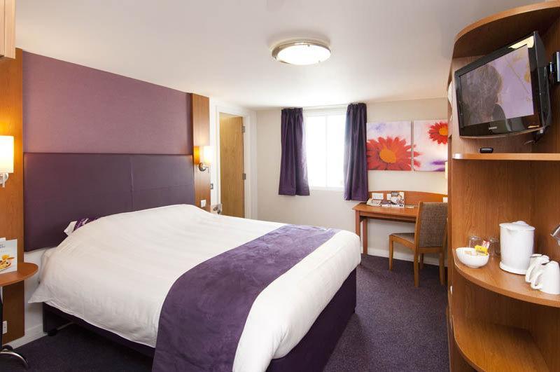 Premier Inn Premier Inn Bagshot Zewnętrze zdjęcie